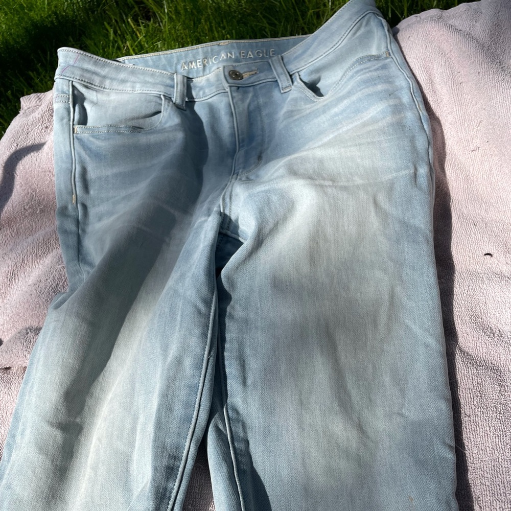 American Eagle Light Wash Skinny Jean